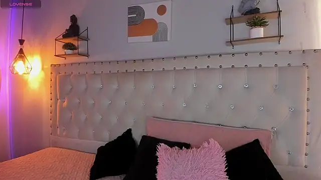 sophiee09  online show from April 2026 02:09:02 PM