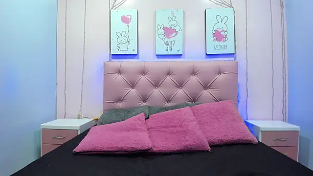 Issaa Tyler online show from October 2025 03:18:02 AM