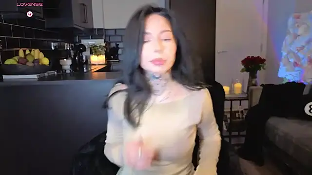 Snapshot of jeans-and-peach chatting on September 2025 12:49:01 AM jeans-and-peach online show from September 2025 12:49:01 AM