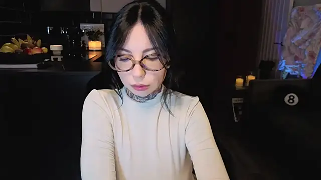 Snapshot of jeans-and-peach chatting on October 2025 03:14:02 AM jeans-and-peach online show from October 2025 03:14:02 AM