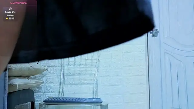 sofiagutierrez   online show from December 2025 01:15:01 PM