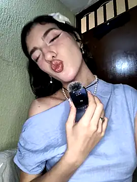 Emily-hottson online show from October 2025 04:59:02 AM