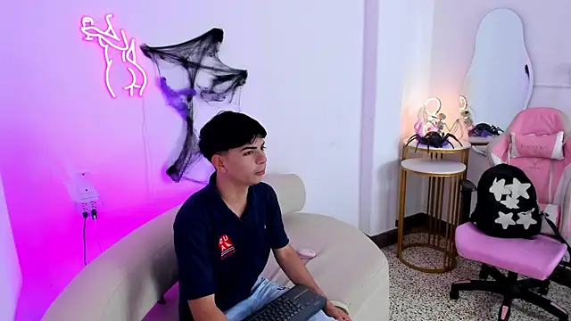 Peter chase online show from October 2025 06:19:02 PM