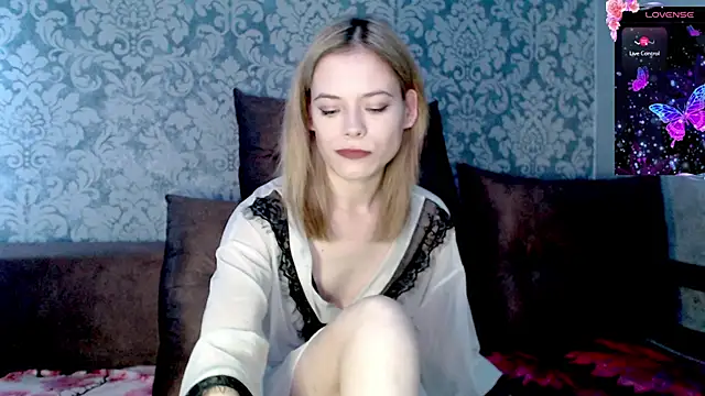 Kate  Loves online show from December 2025 07:31:02 PM