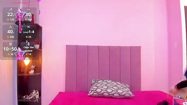 Snapshot of HoollyHendrix chatting on October 2025 08:06:02 PM HoollyHendrix online show from October 2025 08:06:02 PM