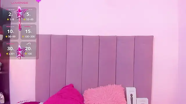 Snapshot of HoollyHendrix chatting on October 2025 07:55:02 PM HoollyHendrix online show from October 2025 07:55:02 PM