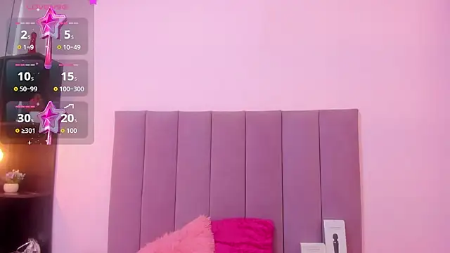 Snapshot of HoollyHendrix chatting on October 2025 08:09:02 PM HoollyHendrix online show from October 2025 08:09:02 PM