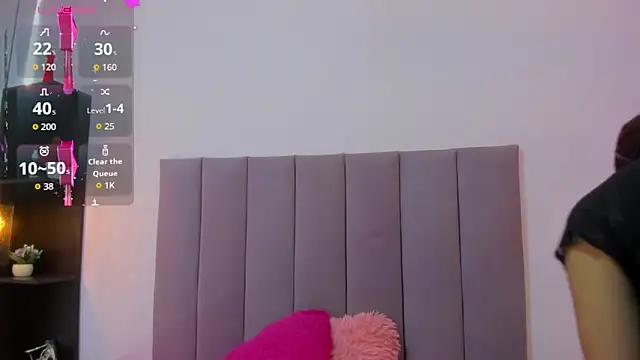 Snapshot of HoollyHendrix chatting on October 2025 07:58:01 PM HoollyHendrix online show from October 2025 07:58:01 PM