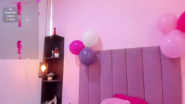 Snapshot of HoollyHendrix chatting on November 2025 08:09:01 PM HoollyHendrix online show from November 2025 08:09:01 PM