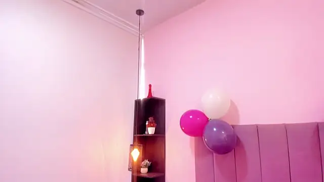 Snapshot of HoollyHendrix chatting on November 2025 07:56:02 PM HoollyHendrix online show from November 2025 07:56:02 PM