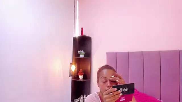 Snapshot of HoollyHendrix chatting on November 2025 08:08:01 PM HoollyHendrix online show from November 2025 08:08:01 PM