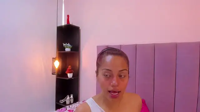 Snapshot of HoollyHendrix chatting on November 2025 08:30:01 PM HoollyHendrix online show from November 2025 08:30:01 PM