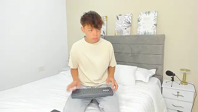 Snapshot of Zacktorres_ chatting on December 2025 10:26:02 PM Zacktorres online show from December 2025 10:26:02 PM