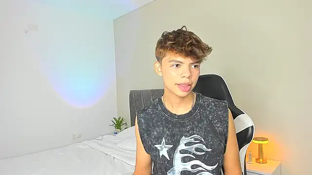 Snapshot of Zacktorres_ chatting on December 2025 10:27:02 PM Zacktorres online show from December 2025 10:27:02 PM