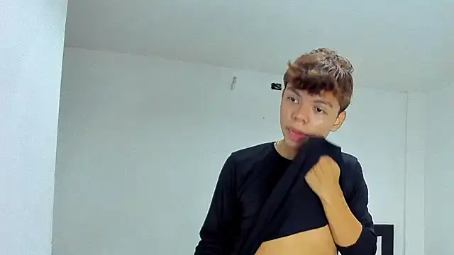 Snapshot of Zacktorres_ chatting on December 2025 11:57:02 PM Zacktorres online show from December 2025 11:57:02 PM