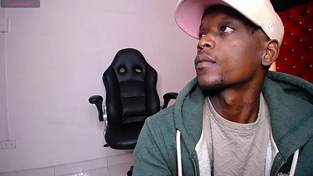 SkylerBigxxx online show from September 2025 03:54:01 AM