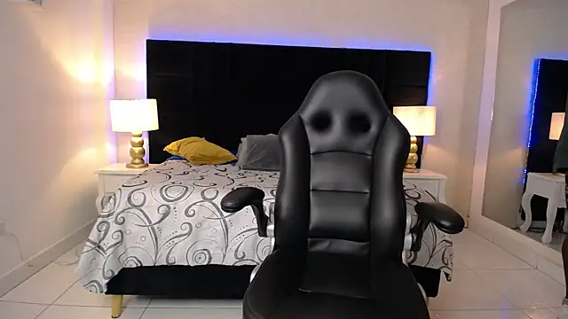 SkylerBigxxx online show from April 2026 04:15:01 AM