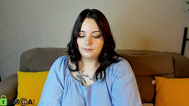 Snapshot of Mia_R0ss chatting on October 2025 01:08:02 AM Mia R0ss online show from October 2025 01:08:02 AM