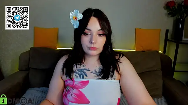 Snapshot of Mia_R0ss chatting on October 2025 01:06:02 AM Mia R0ss online show from October 2025 01:06:02 AM