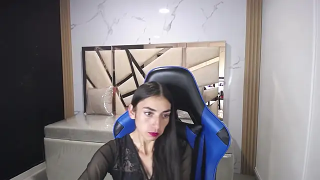 Maily a  online show from November 2025 08:20:01 PM