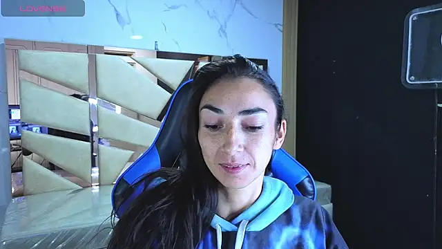 Maily a  online show from April 2026 02:33:01 AM