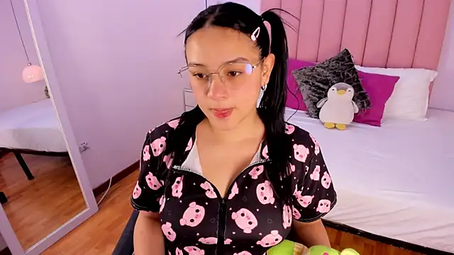 Amy Ferreira online show from November 2025 02:55:02 AM