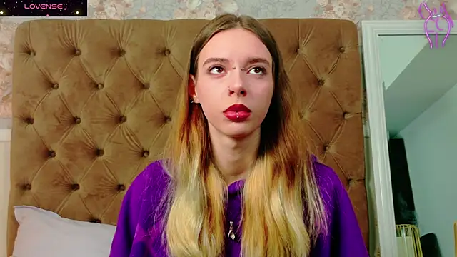 CoraVex online show from December 2025 05:06:02 AM