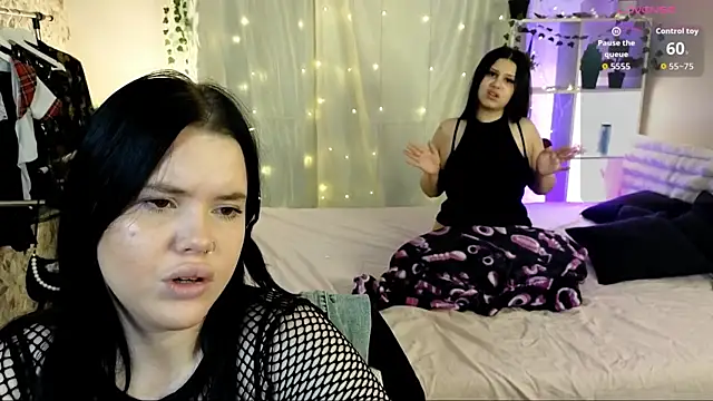 LoNik Tvvins online show from October 2025 12:46:02 PM