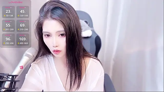 Snapshot of eos-chan chatting on October 2025 01:52:01 PM eos-chan online show from October 2025 01:52:01 PM