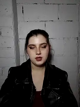 Luna Moody online show from September 2025 05:48:01 PM