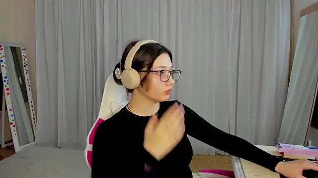 CarolKitty online show from November 2025 08:15:01 AM