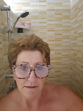 Snapshot of LadyLuxe_xx chatting on October 2025 11:19:02 AM LadyLuxe xx online show from October 2025 11:19:02 AM