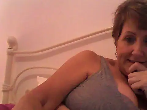 Snapshot of LadyLuxe_xx chatting on October 2025 08:30:02 PM LadyLuxe xx online show from October 2025 08:30:02 PM