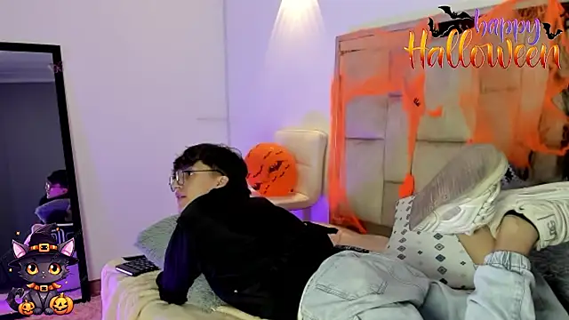 Snapshot of bellmontneon chatting on October 2025 11:43:01 AM bellmontneon online show from October 2025 11:43:01 AM