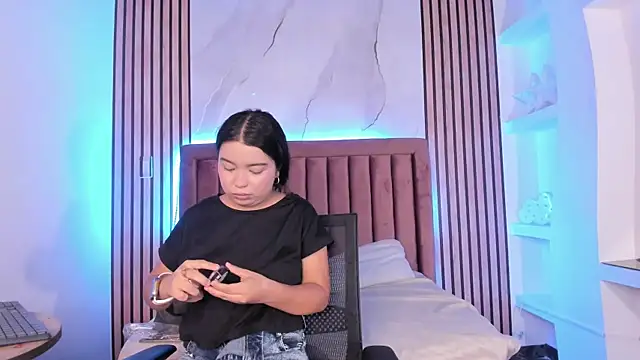 LunaWiill  online show from September 2025 12:19:01 PM