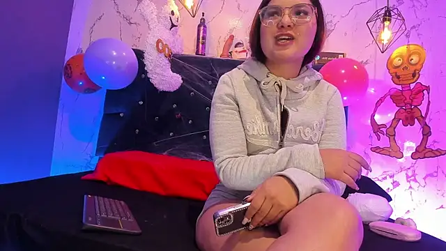 Kitty chs1 online show from October 2025 06:01:01 PM