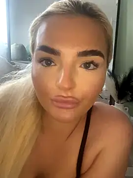 Snapshot of BelleXx chatting on September 2025 01:45:01 PM BelleXx online show from September 2025 01:45:01 PM