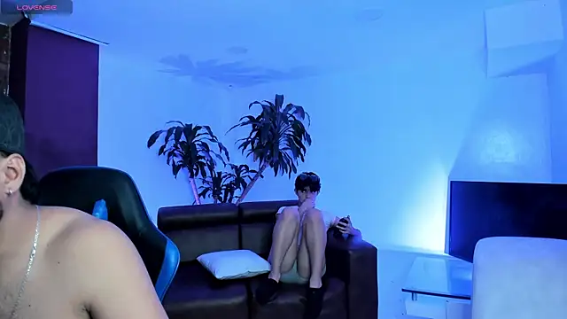 Snapshot of Hot_Threesomee chatting on September 2025 01:27:01 PM Hot Threesomee online show from September 2025 01:27:01 PM