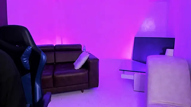 Snapshot of Hot_Threesomee chatting on October 2025 01:20:01 PM Hot Threesomee online show from October 2025 01:20:01 PM