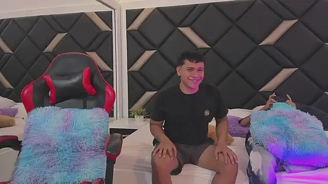 Snapshot of Hot_Threesomee chatting on November 2025 01:11:02 PM Hot Threesomee online show from November 2025 01:11:02 PM