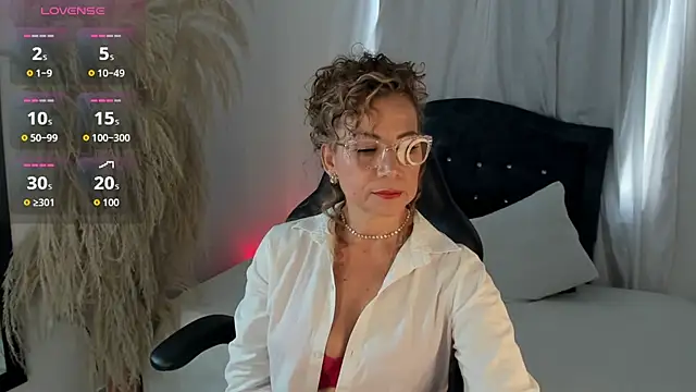 Snapshot of Jademommy_ chatting on November 2025 06:08:01 PM Jademommy online show from November 2025 06:08:01 PM