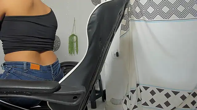 Snapshot of Dakota_x18 chatting on October 2025 07:40:01 PM Dakota x18 online show from October 2025 07:40:01 PM