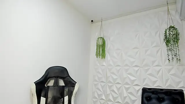 Dakota x18 online show from March 2026 07:31:02 PM