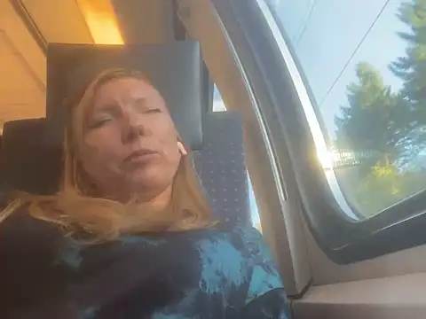 JenyJansi online show from September 2025 03:45:01 PM