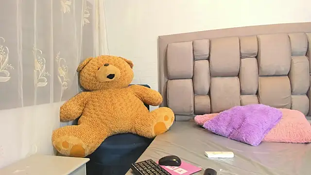 Beauty Luci online show from October 2025 09:54:01 AM