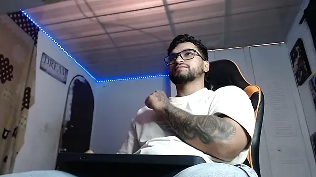 Chrys harris77 online show from December 2025 07:00:01 PM