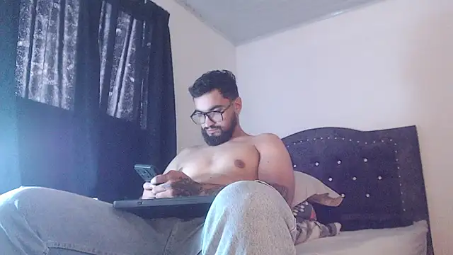 Chrys harris77 online show from April 2026 09:52:01 PM