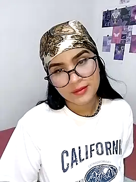 Snapshot of Renata_Zoe chatting on September 2025 01:21:02 AM Renata Zoe online show from September 2025 01:21:02 AM