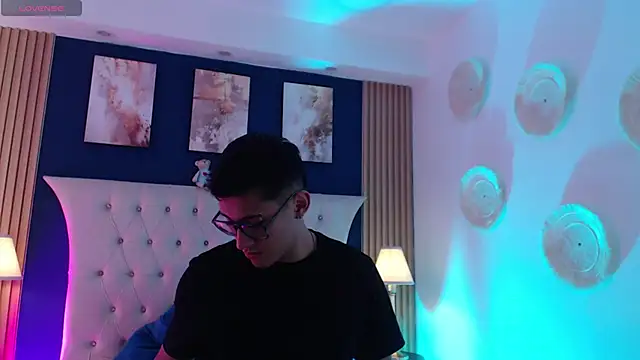 SalvadorFit online show from April 2026 08:44:01 PM