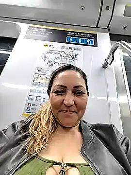 Snapshot of Lunita86 chatting on November 2025 01:18:02 AM Lunita86 online show from November 2025 01:18:02 AM